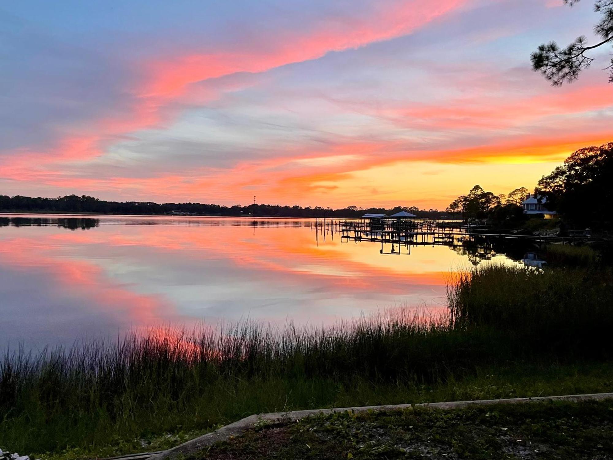 Bayfront Retreat With Private Pier For All Ages Navarre Exterior photo
